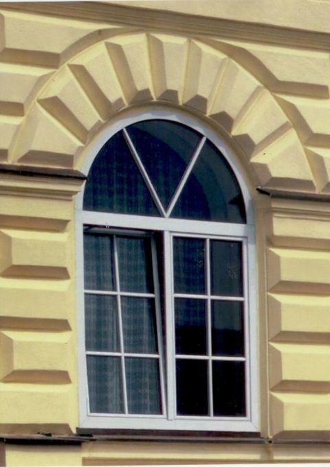 Арочное окно с раскладкой